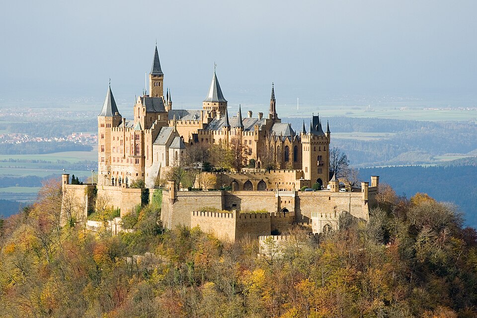 Castell de Sant Jordi — fictional castle exterior